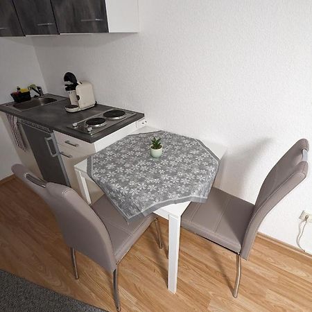 Direkt An Der S-Bahn Gelegenes Gemuetliches Souterrain Apartment Mit Privatem Zugang Troisdorf Exterior foto