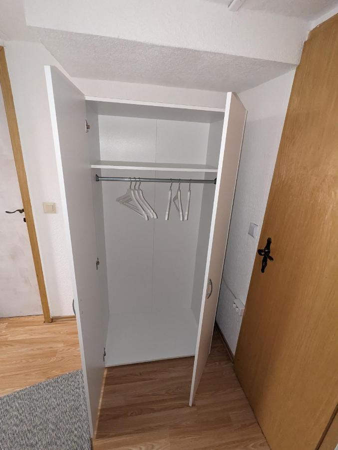 Direkt An Der S-Bahn Gelegenes Gemuetliches Souterrain Apartment Mit Privatem Zugang Troisdorf Exterior foto